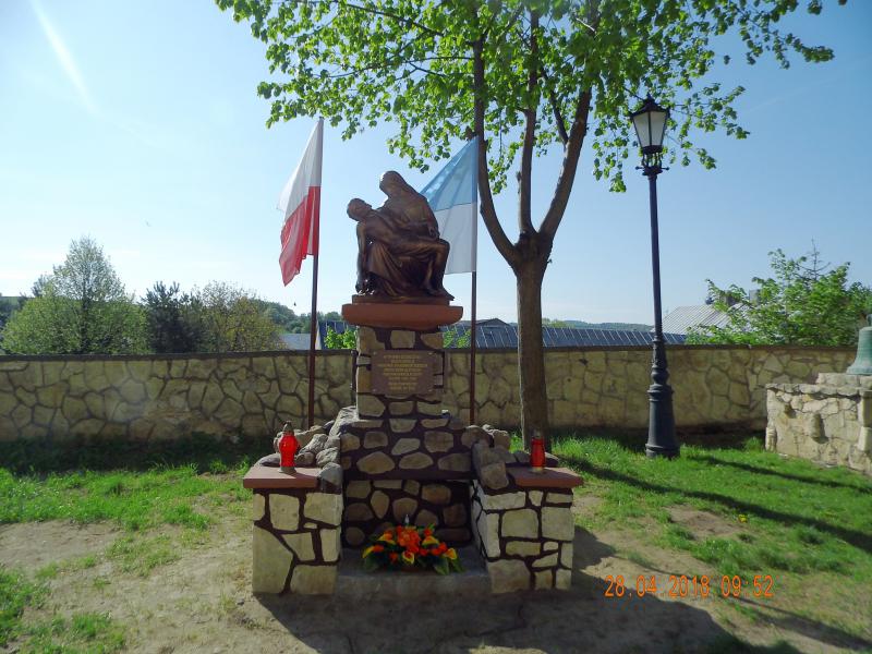 pomnik2018